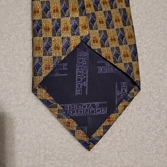 Roundtree & Yorke all silk tie - Picture 4 of 6